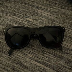 Upgrade your fits with these fresh black MOSCHINO used sunglasses for 100$(-120)